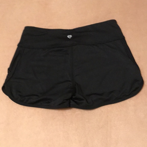 NWOT Colosseum athletic dolphin hem shorts with drawstring waist. Black. Small. - Picture 2 of 5